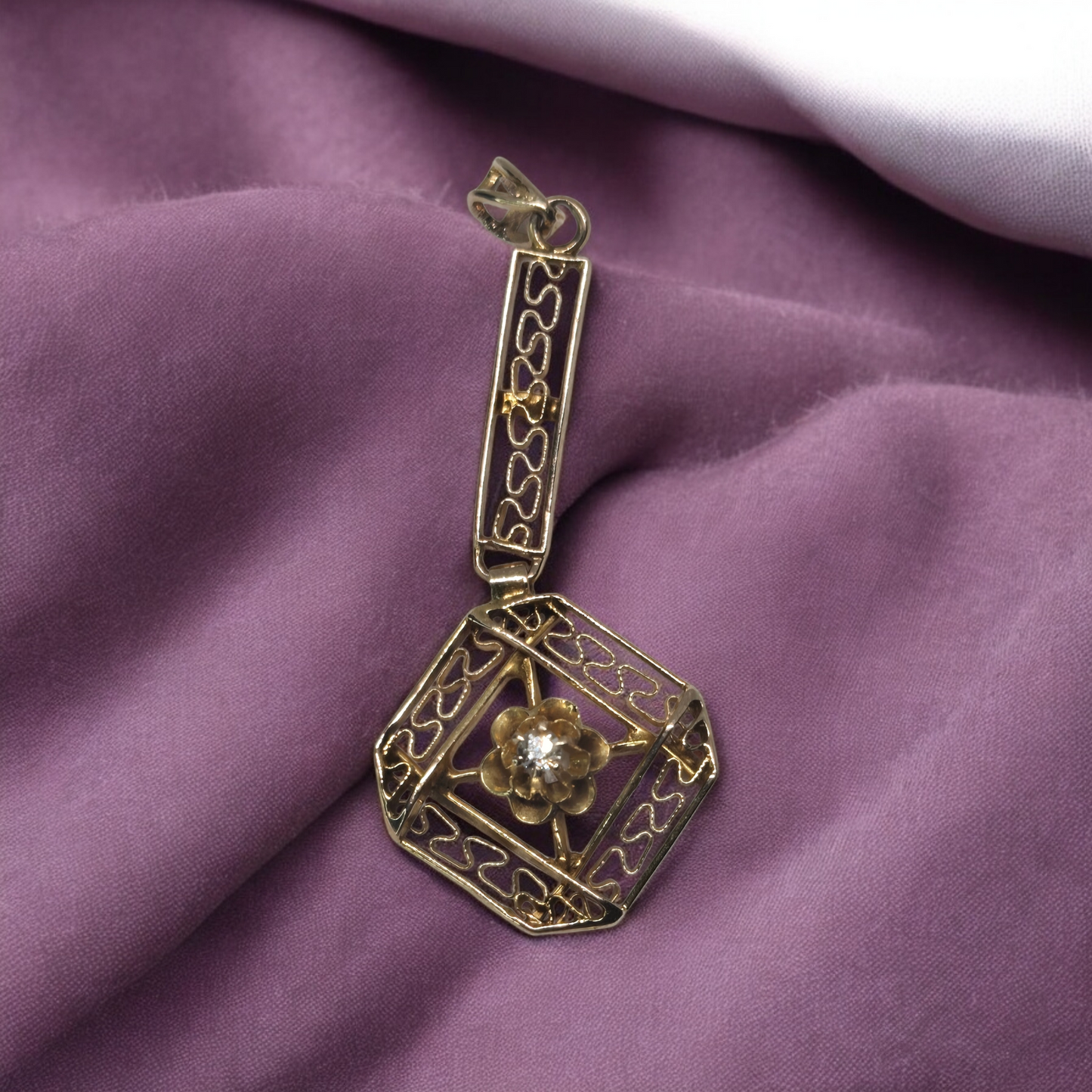 Antique Edwardian Lavalier in Yellow Gold Diamond Pendant Circa 1910s