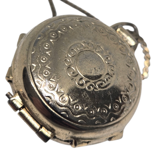CORO Photo Locket Pendant 4 Photo Design Yellow Gold Plate