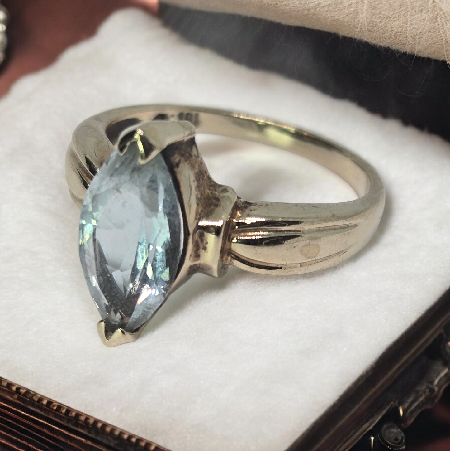 Aquamarine Marquise Cut Ring in Yellow Gold