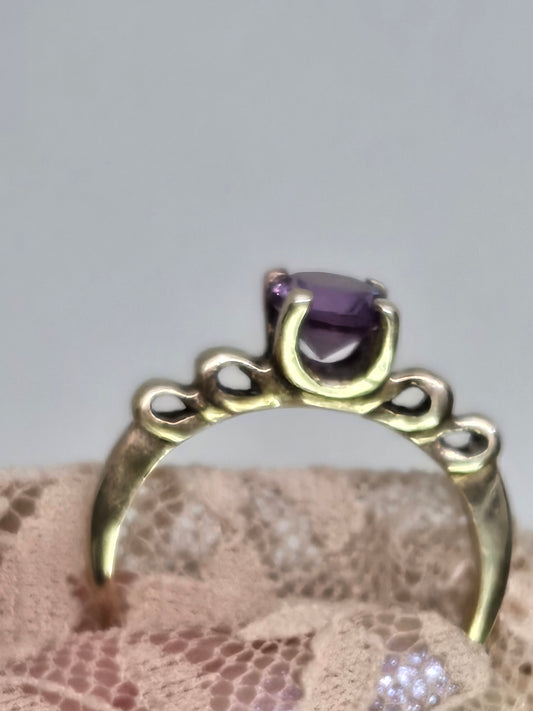 Color Changing Purple Sapphire Solitaire Setting Yellow Gold Ring